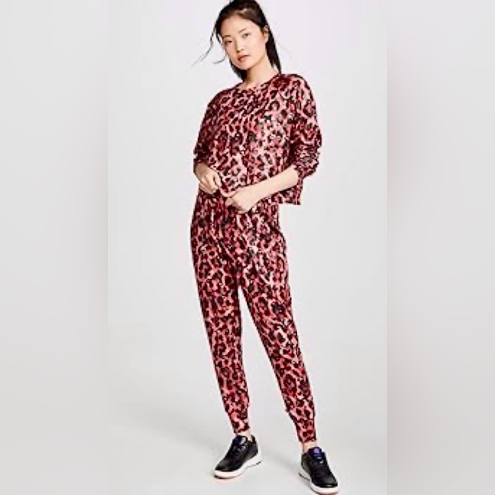 NWT Terez Black & Red Leopard Print Active Wear Cropped Top, XS.